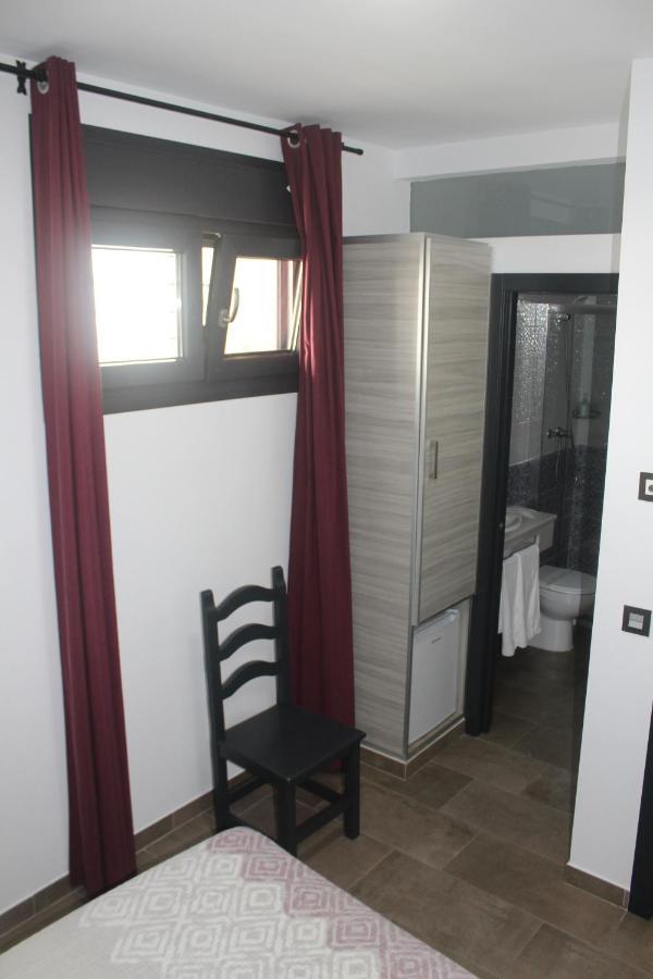 Hostal Maria Jose كونيل ذي لا فرونتيرا المظهر الخارجي الصورة