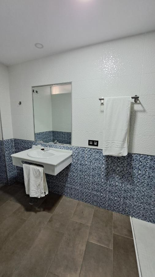 Hostal Maria Jose كونيل ذي لا فرونتيرا المظهر الخارجي الصورة