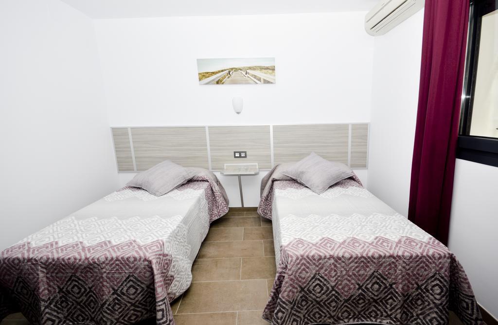 Hostal Maria Jose كونيل ذي لا فرونتيرا المظهر الخارجي الصورة