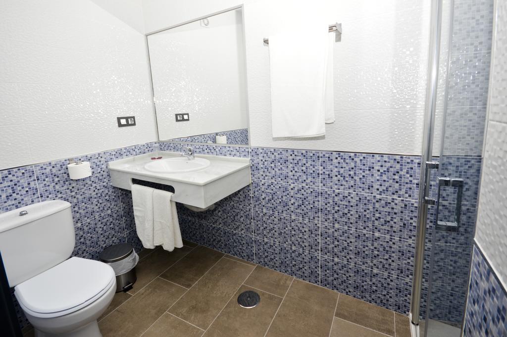 Hostal Maria Jose كونيل ذي لا فرونتيرا المظهر الخارجي الصورة