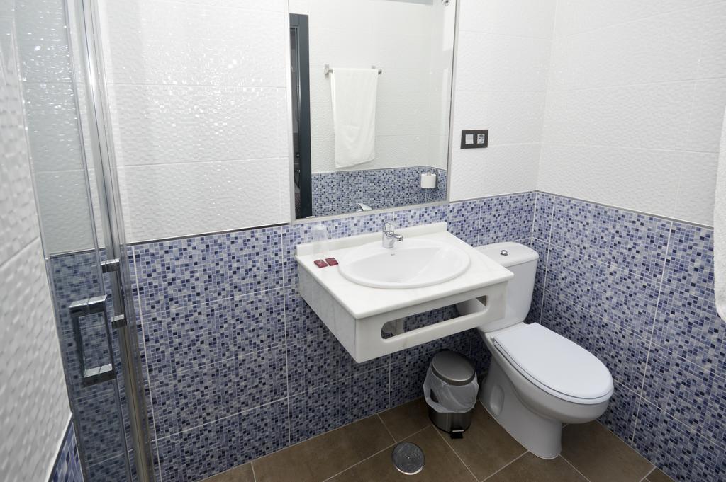 Hostal Maria Jose كونيل ذي لا فرونتيرا المظهر الخارجي الصورة