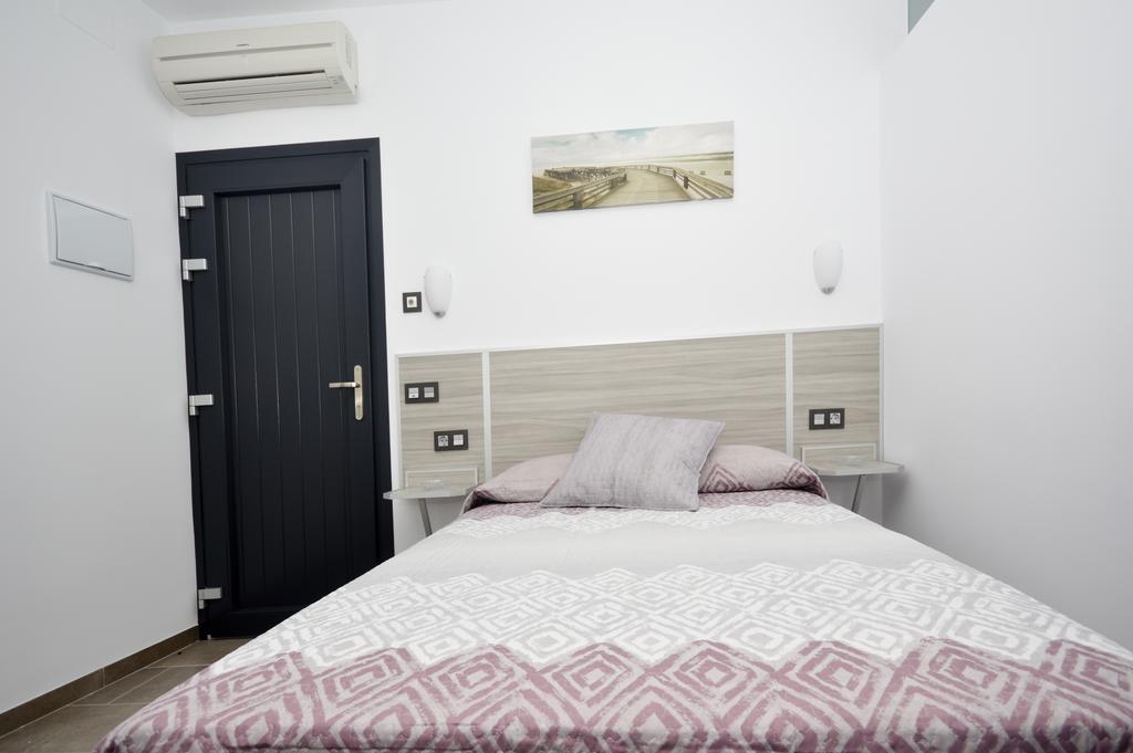 Hostal Maria Jose كونيل ذي لا فرونتيرا المظهر الخارجي الصورة